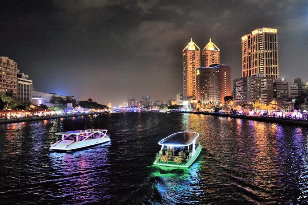 高雄愛河欣賞國慶煙火