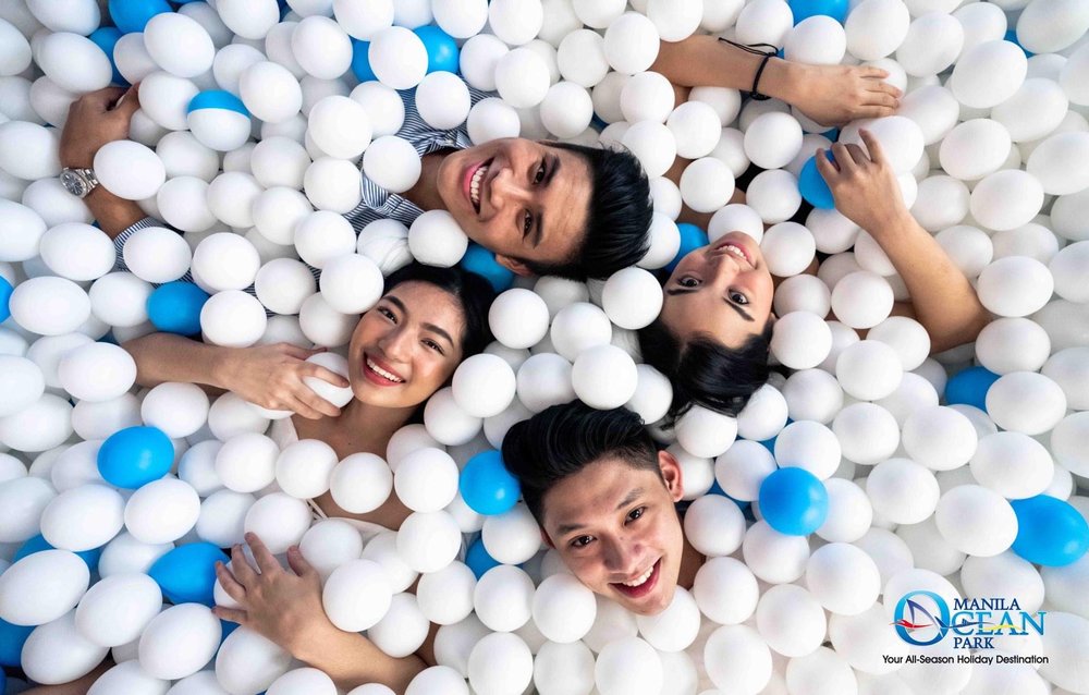 friends in ballpit at manila ocean park
