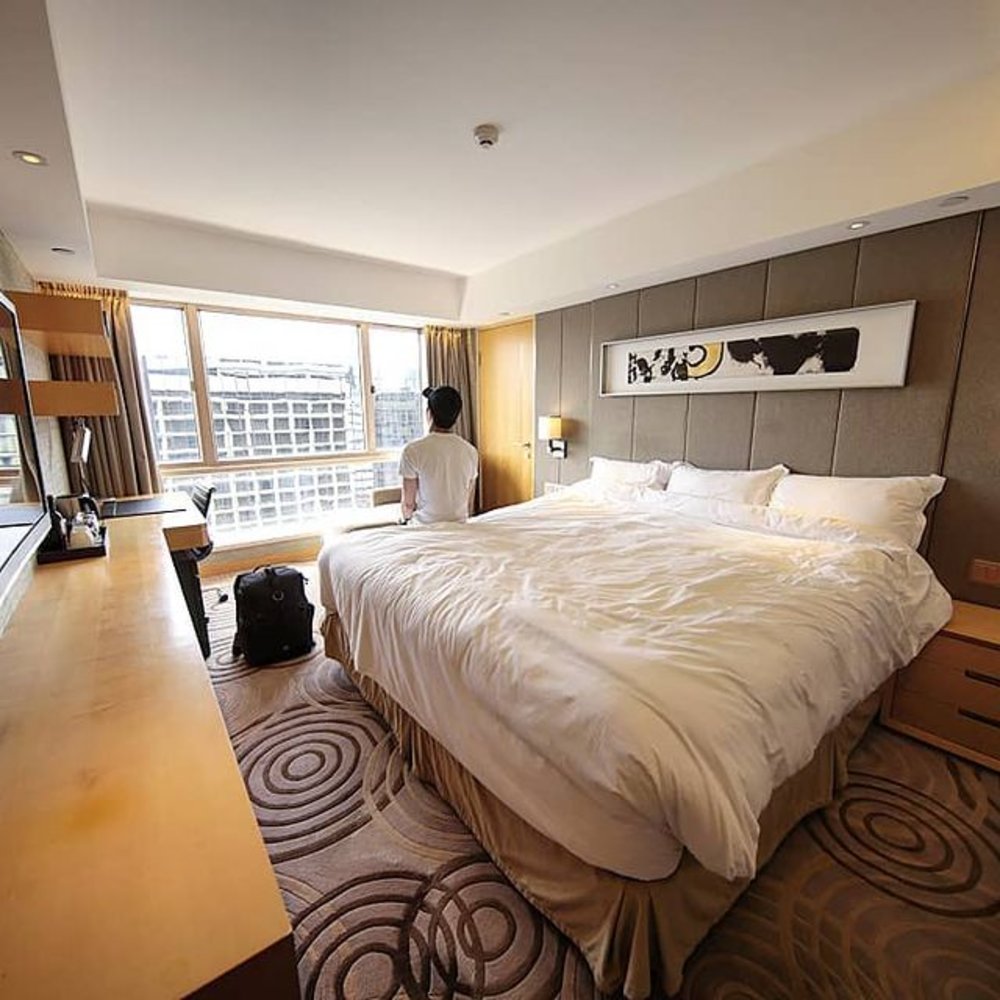 房間特多落地玻璃，拍出來有電影場景的氣派。(Instagram @woshinko)