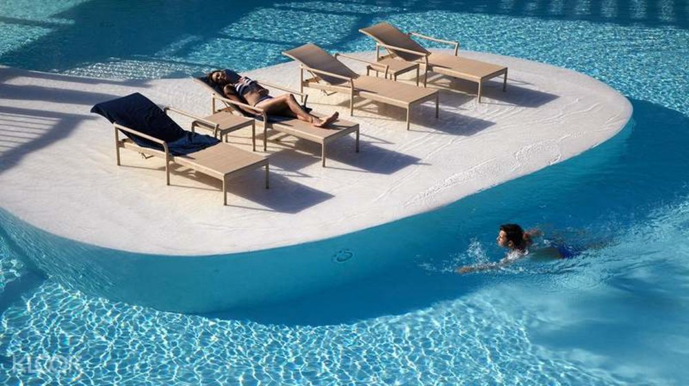 pool area loungers at bluewater panglao