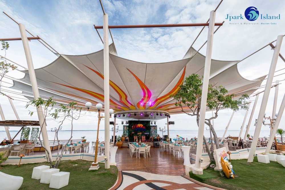 outdoor restaurant jpark island resort