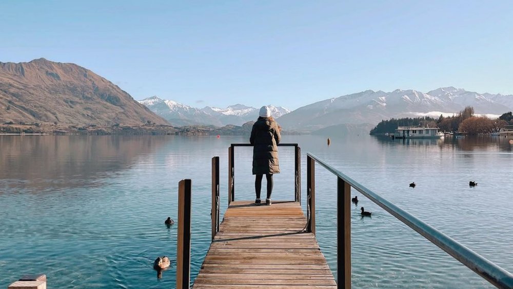 Enjoy the tranquil atmosphere at Lake Wanaka. Image credits: @rossadelic