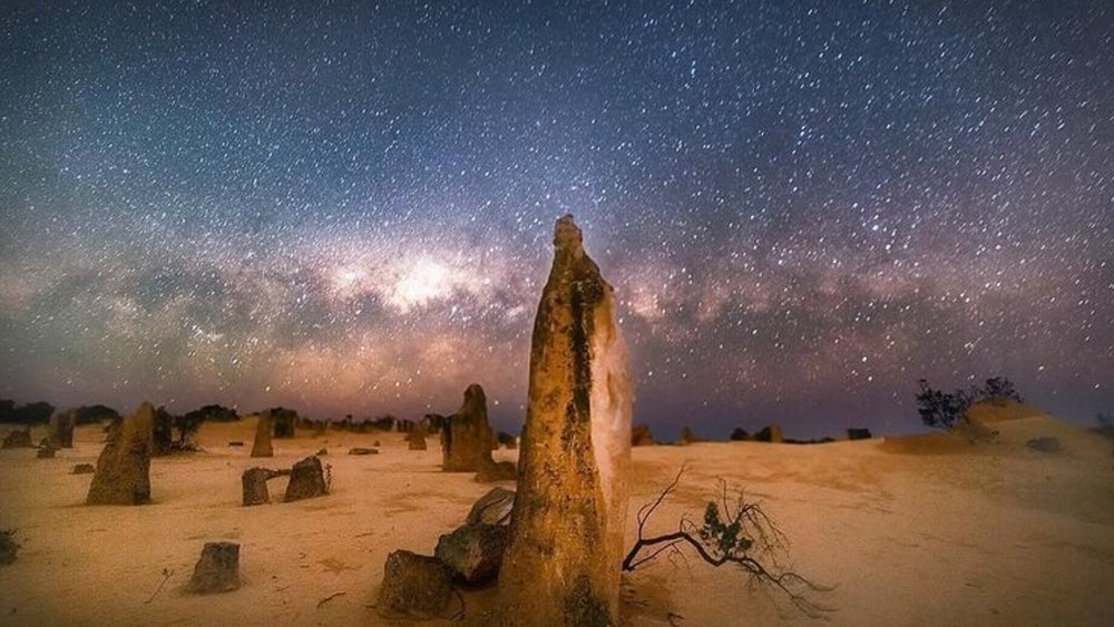Marvel at the glittering night sky at Pinnacle Desert Credit: @adamsperth