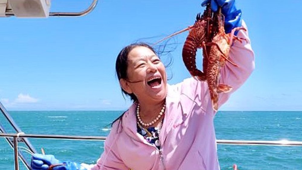 See how lobsters are caught during your cruise Credit: @mandurahcruises