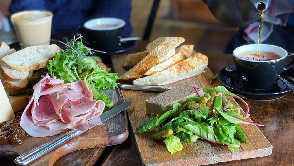Feast on delectable platters at Maleny Food Co! Credits; @somanyyums from @malenyfoodco