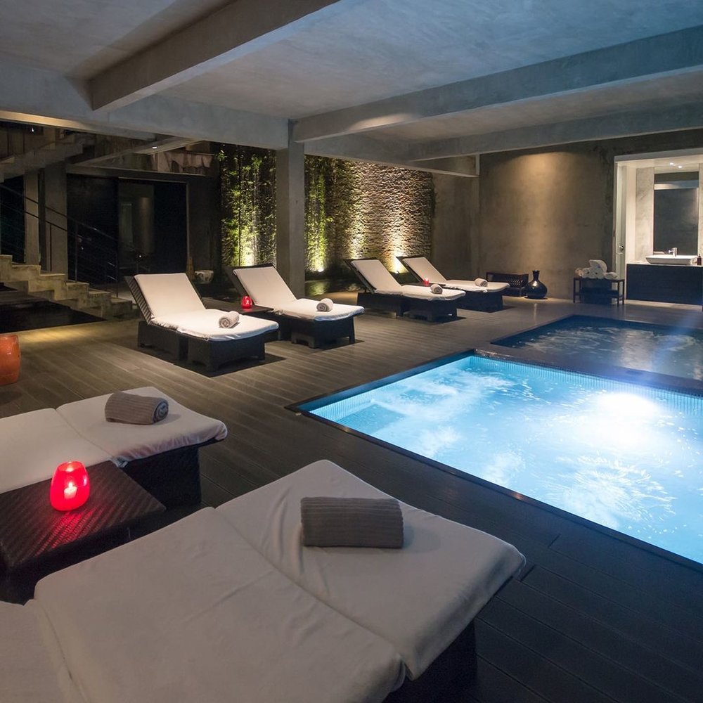 Soaking pools