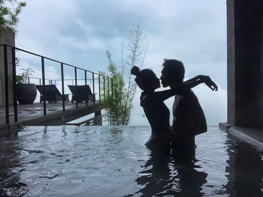 Couple kissing in pool