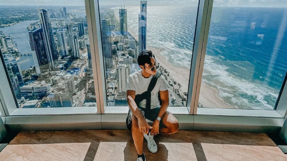 Take it slow and see all of the Gold Coast at the SkyPoint Observation Deck. Image credits: @ijustinburgos on Instagram