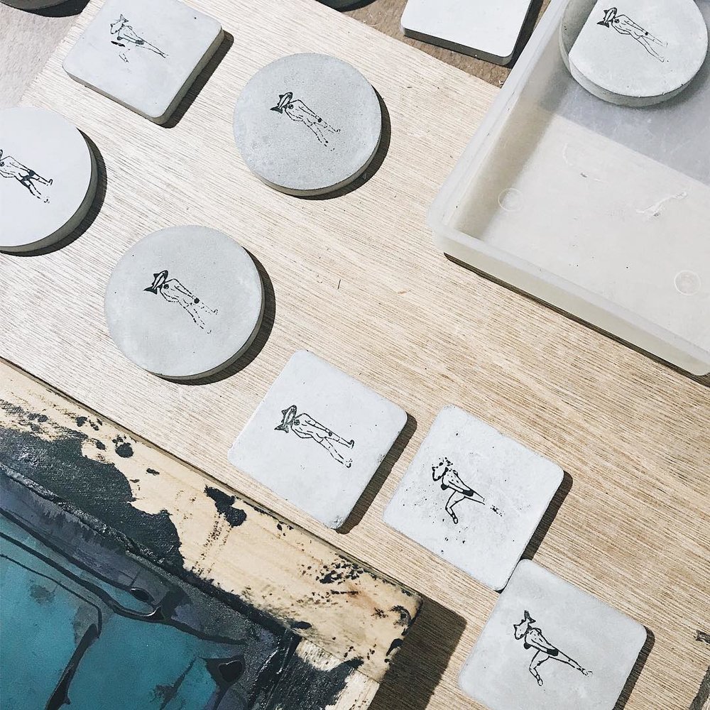 水泥杯墊作品很有型。(Instagram @bjenny_k)