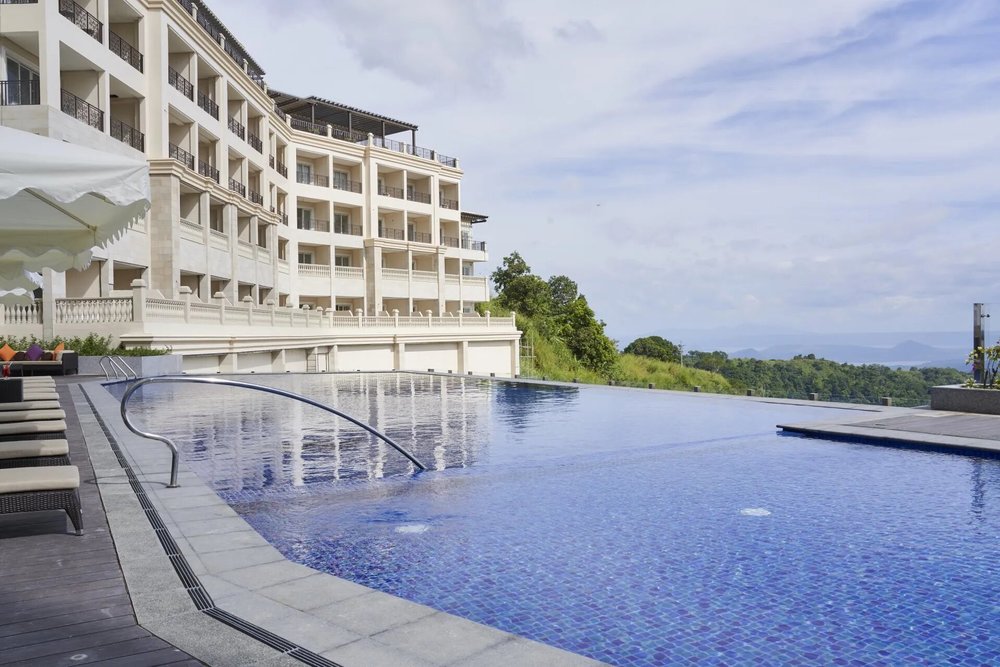 twin lakes tagaytay swimming pool