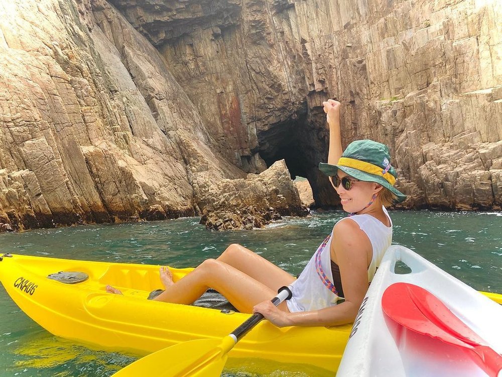 部份行程可經過海蝕洞,欣賞香港的地貌。(Instagram @kerryon)