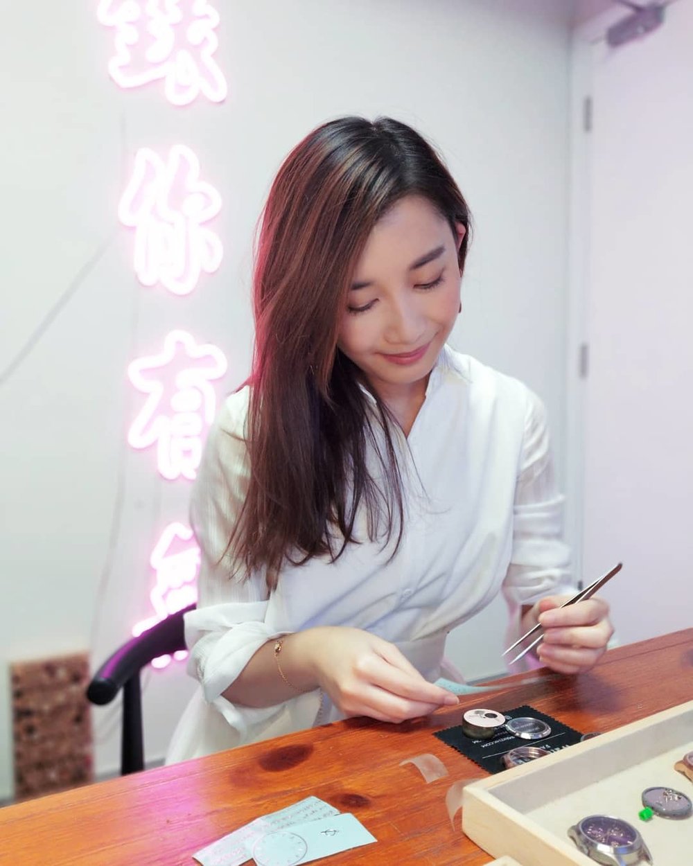 製錶過程複雜但好玩,有專業導師指導下很快上手。(Instagram @ pollyng911)