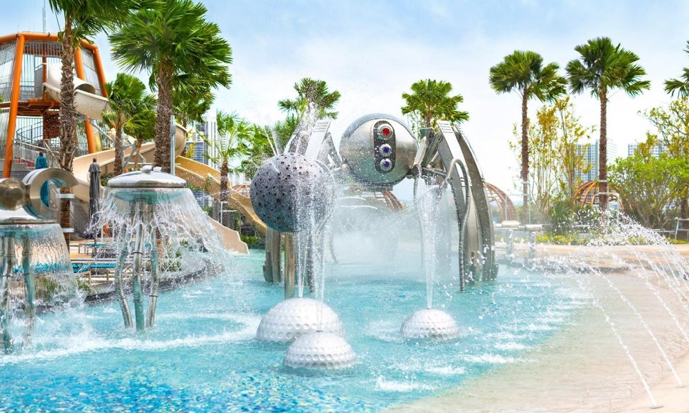 สระน้ำโรงแรม center point