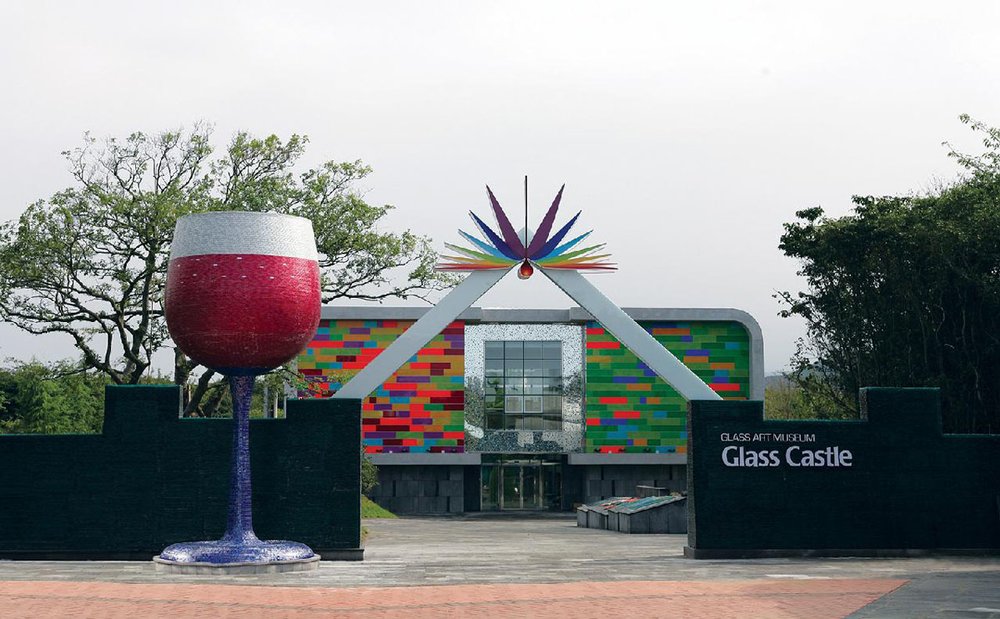 Jeju Glass Castle is home to kaleidoscopic artworks and sculptures. Image credits to Jeju Glass Castle