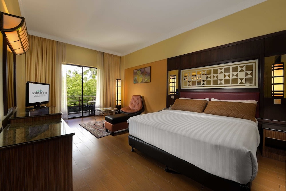 Holiday Villa Beach Resort