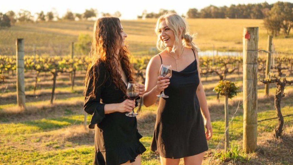 Klook team - vineyard girls hunter valley
