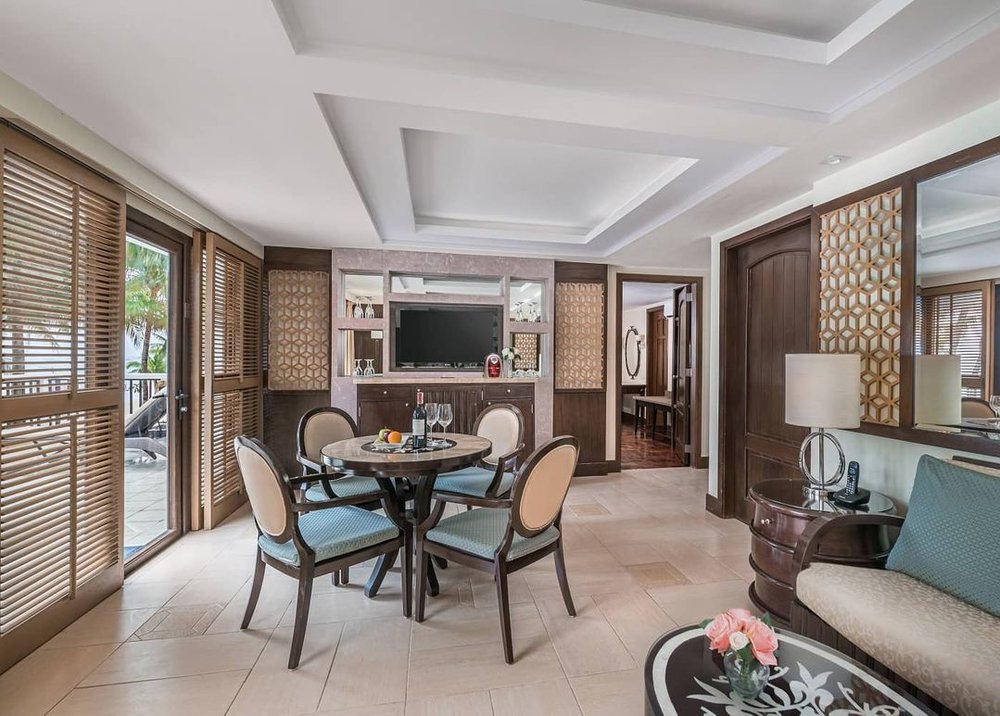 royal suite dining area