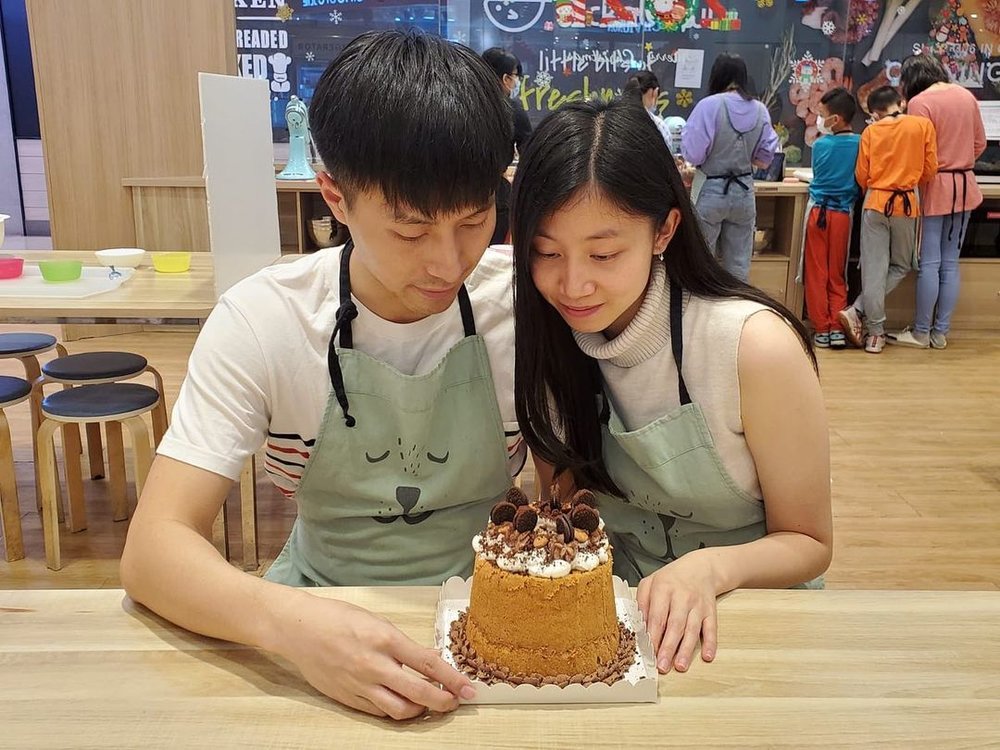 不論親子、情侶、閨蜜,一起學造蛋糕都很好玩。(Instagram @changlapyi)