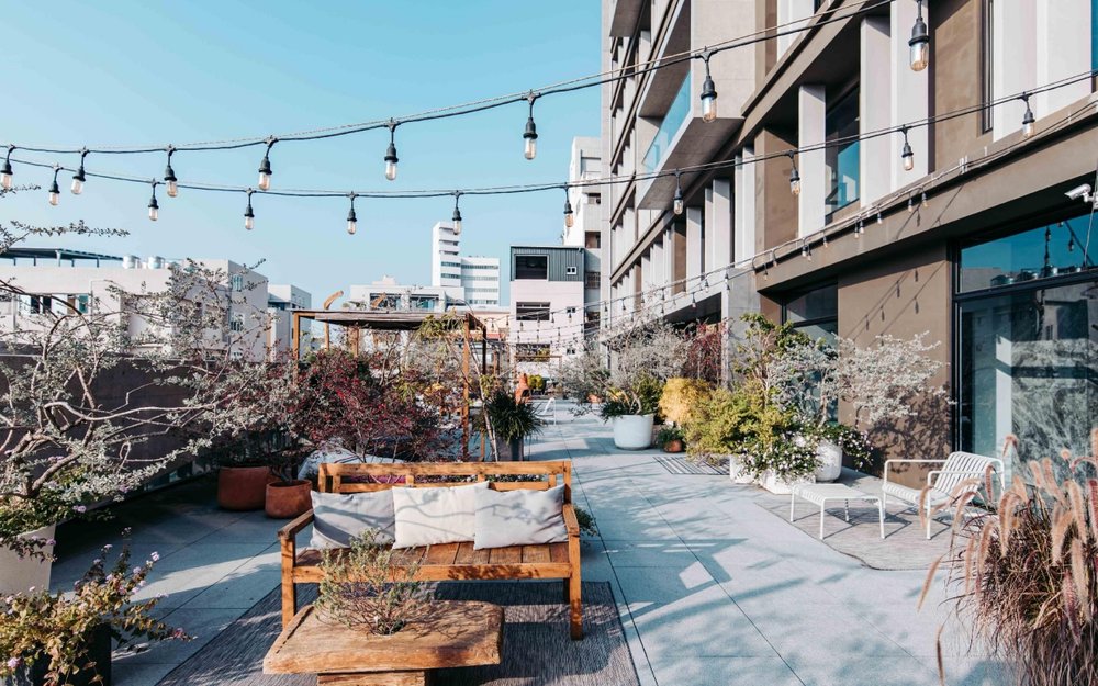 露台陽台適合小酌一番 chill 一下｜Source: KLOOK