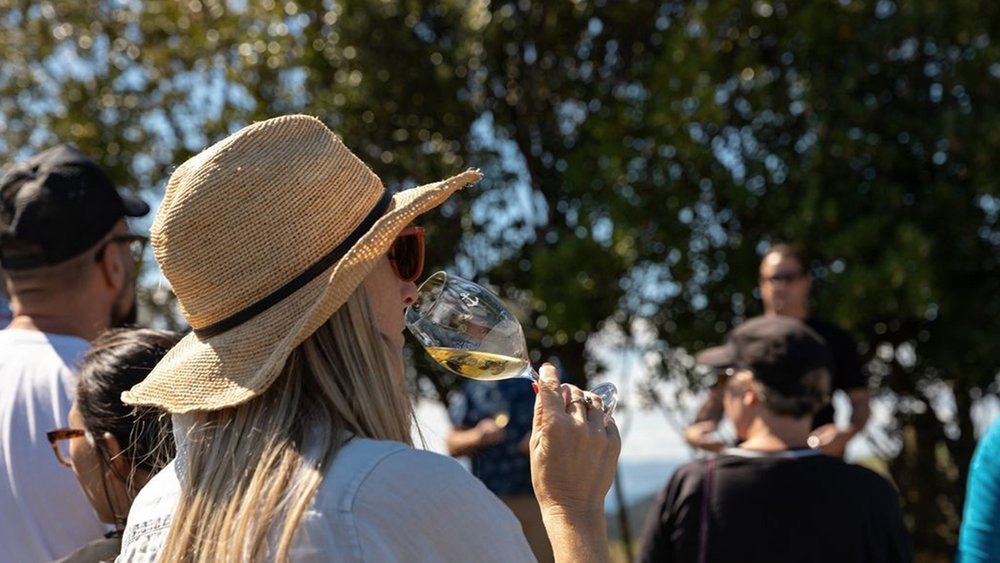 Combine sweet beachfront views with sweet white wine at Man O’ War. Image credit: @manowarwine