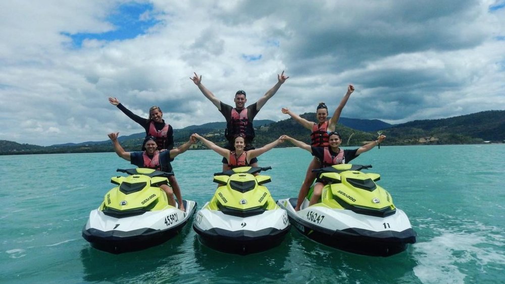 Bring your best mates and cruise together along Airlie Beach and Whitsundays! Image credits: @bennygarard on Instagram
