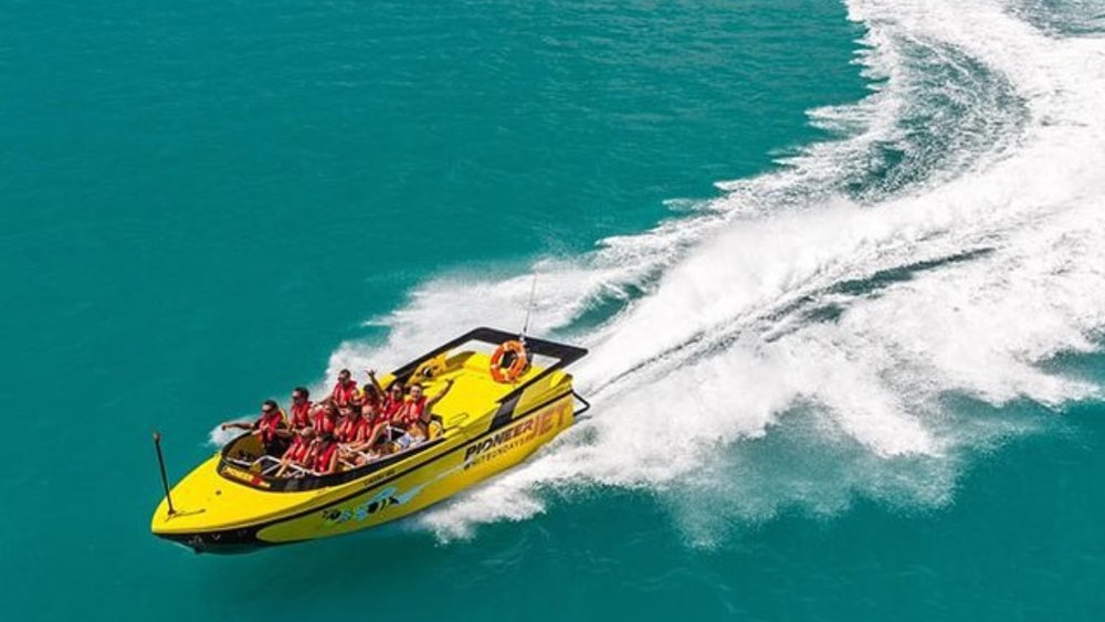 This 30-minute thrill ride is filled with high-speed twists and turns! Image credits: @pioneerjetwhitsundays on Instagram