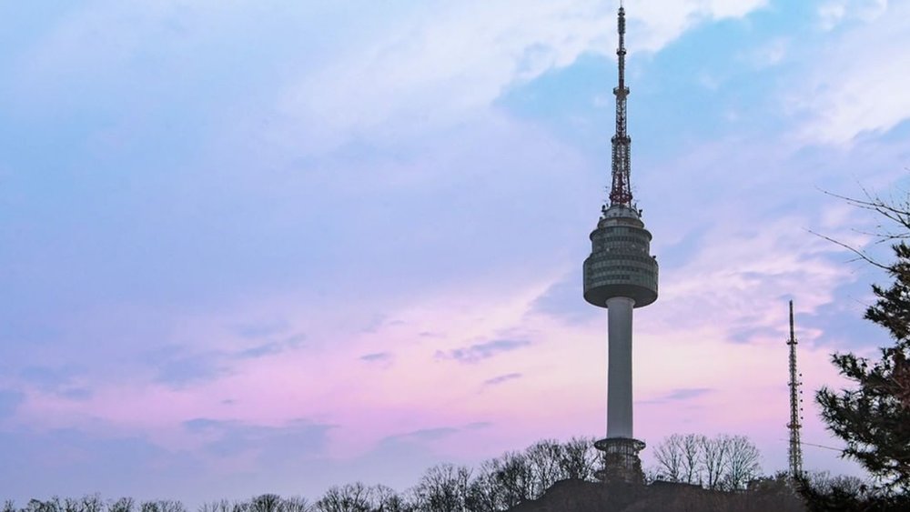 Marvel at the Seoul sky in hues of pink and blue during sunset. Image credit: @namsanseoultower
