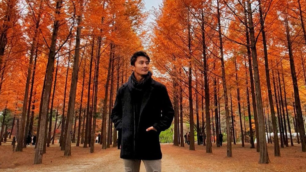 Marvel at the red and yellow-coloured leaves at Nami Island. Image credit: @calisthenicsfreak