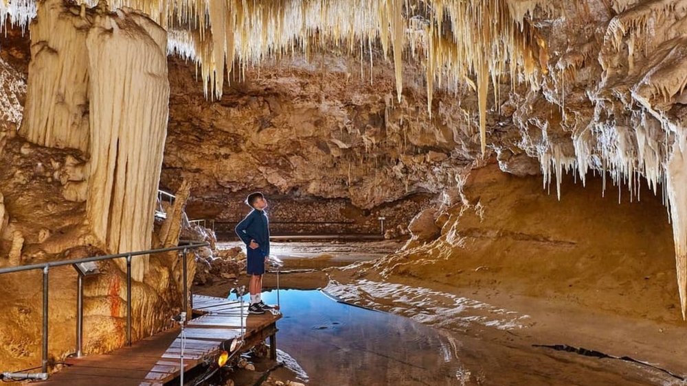 Discover the underground lake inside the cave Credit: @lakecavemr