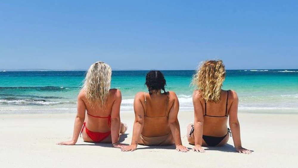 Have fun under the sun with your best mates. Image credit: @moonshadowtqc on Instagram