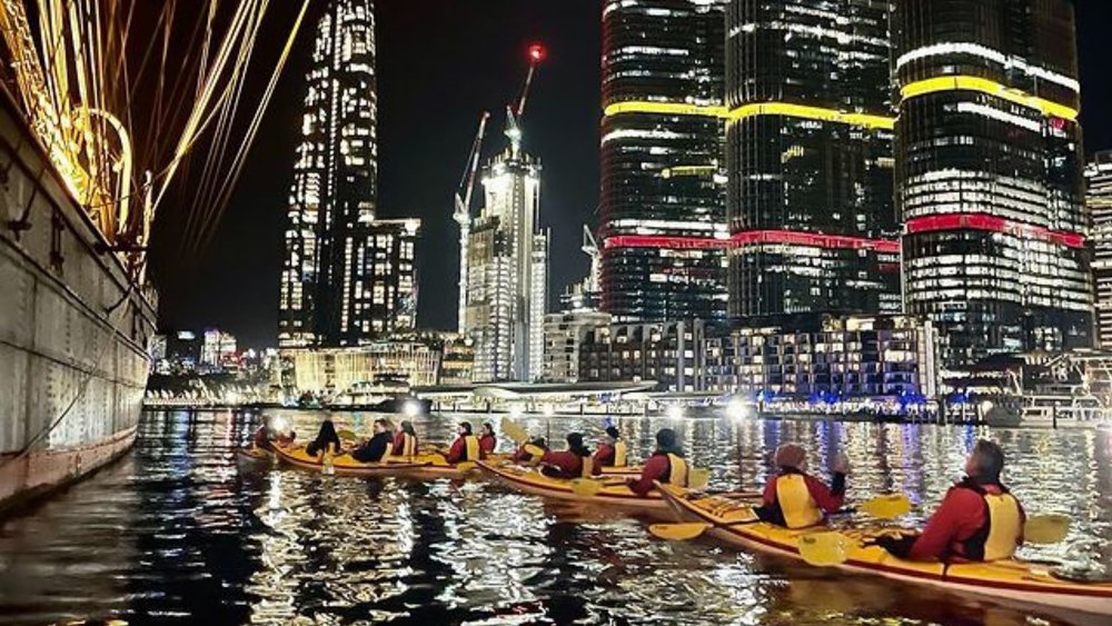 Night kayaking also offers stunning views of the city skyline with all its glimmering lights! Image credits: @sydneyharbourkayaks on Instagram