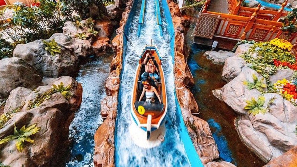 Enjoy Lotte World’s wide variety of rides with your friends! Image credit: @happylotteworld