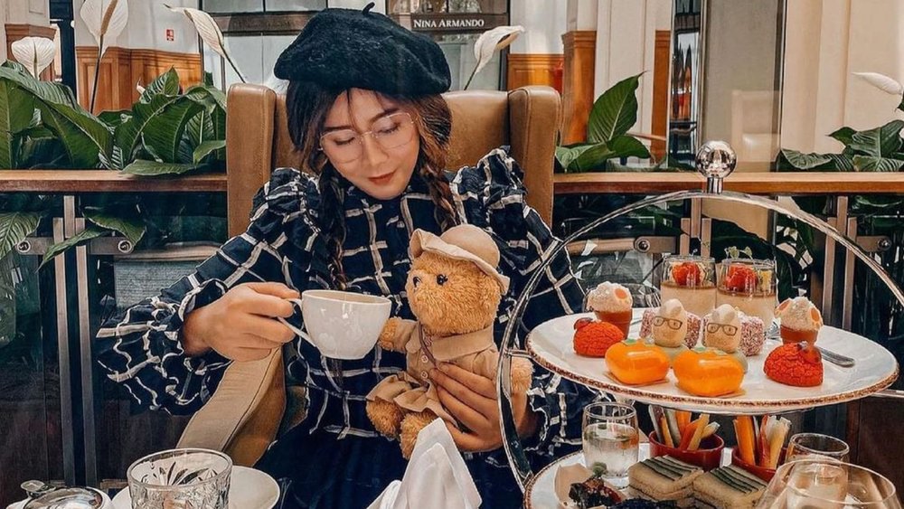 Spend your day on a whimsical afternoon tea at The Fullerton. Credits: @vivifean from @fullertonhotelsydney