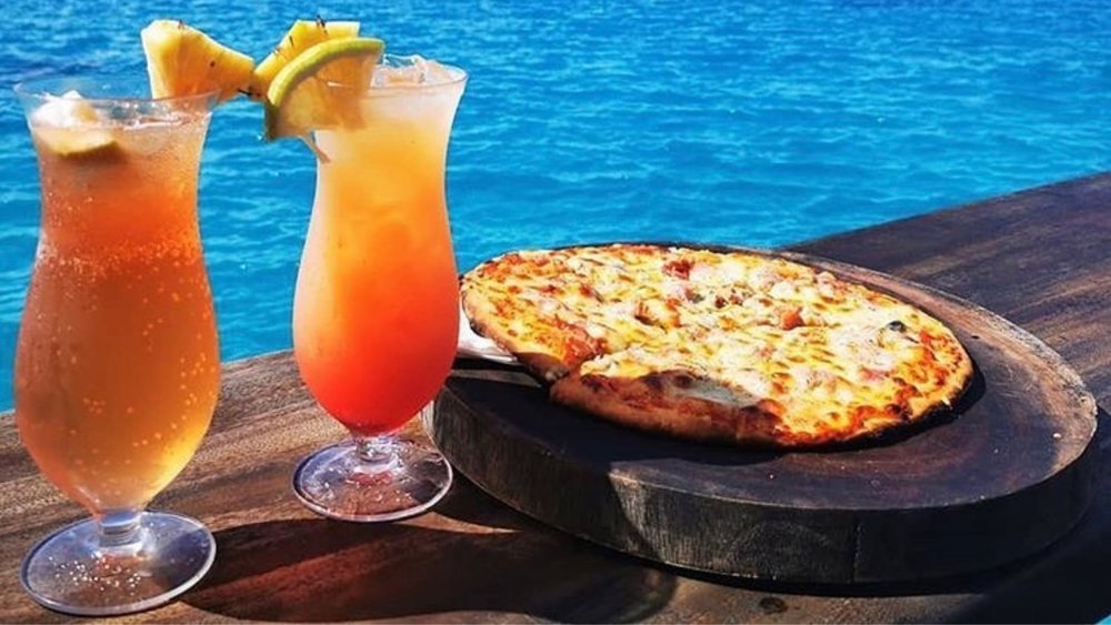 Saving space for a sundowner and perfected pizza slices. Image credits: @weiweian_chan on Instagram