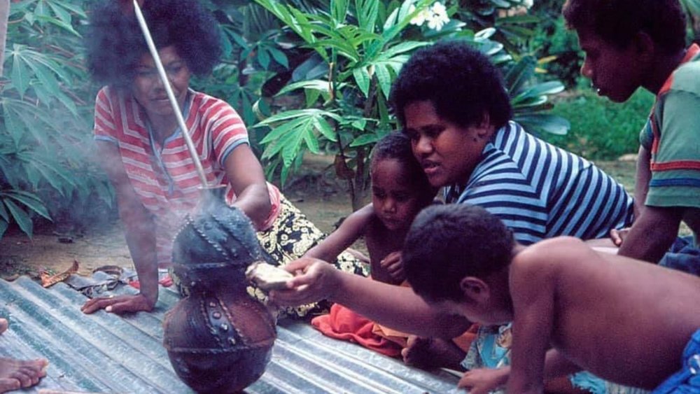 A Family in Fiji. Image credits - @fijihistory on Instagram