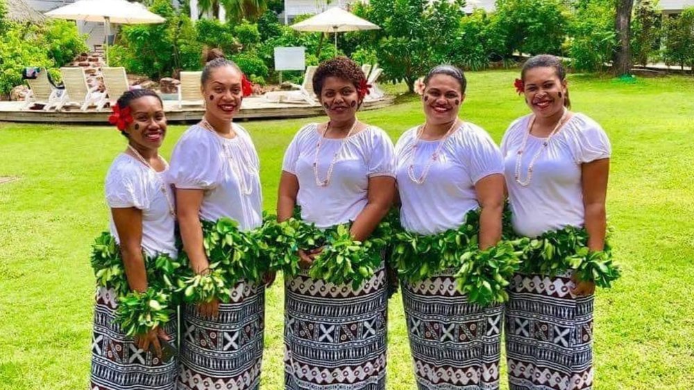 Welcoming Malolo Resort ladies. Image credits - @maloloislandresort on Instagram