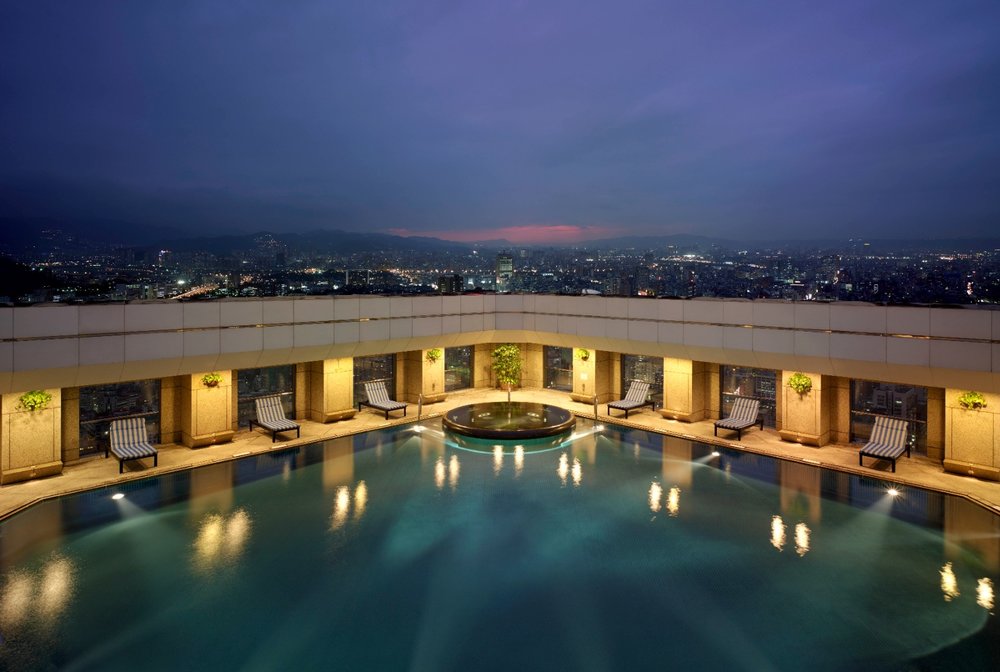 台北跨年派對遠東香格里拉大飯店頂樓池畔跨年煙火派對