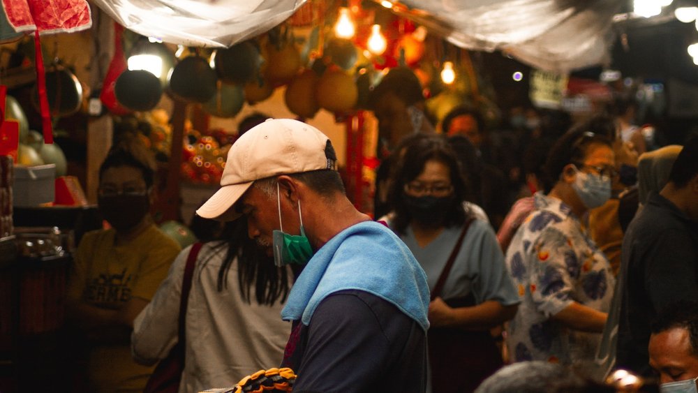 Keep your eyes peeled for great bargains at Indonesia’s shopping centres. Image credit: Refhad on Unsplash