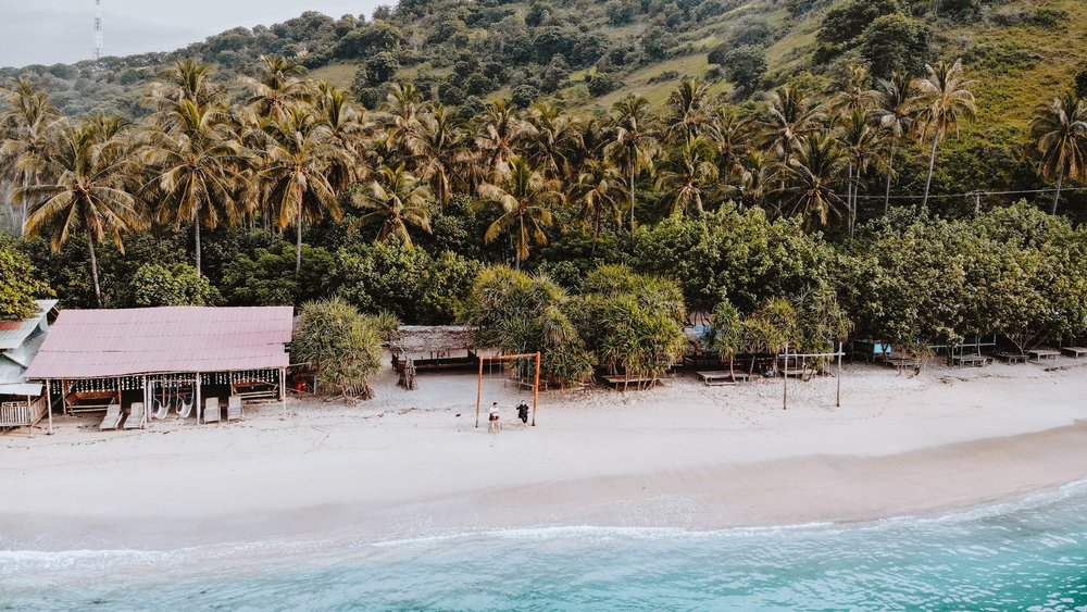 Lombok’s pristine white beach will make you want to stay forever! Image credit: Süleyman Coskun on Unsplash