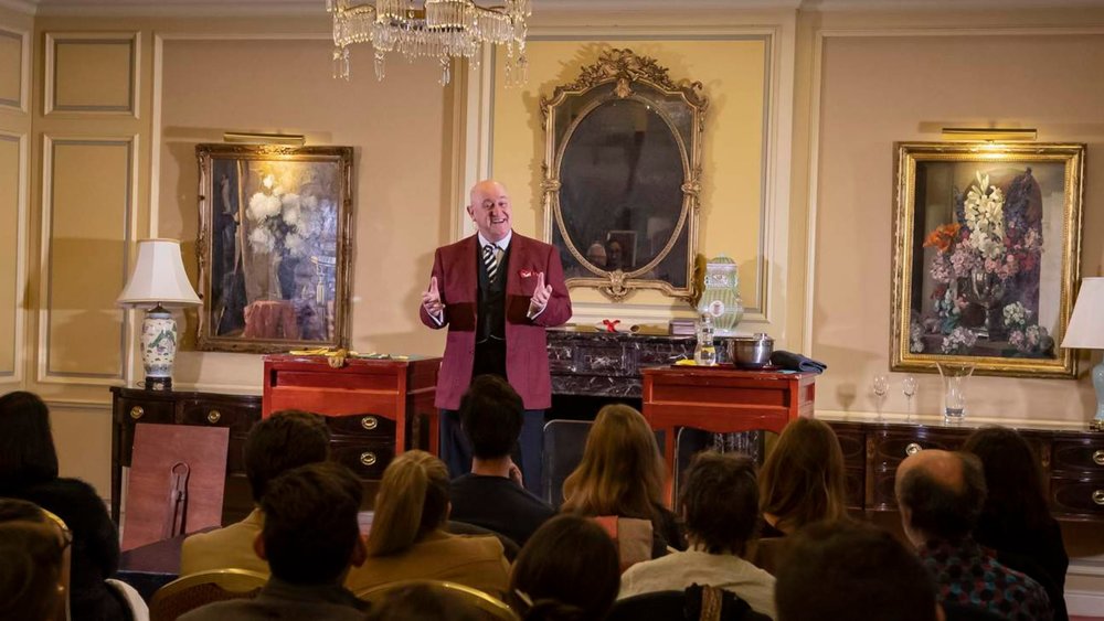  Enjoy a night of magic on this soirée!