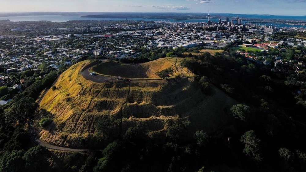 Challenge yourself to climb the top of Mount Eden’s crater! Image credits: @chivoli on Insatgram