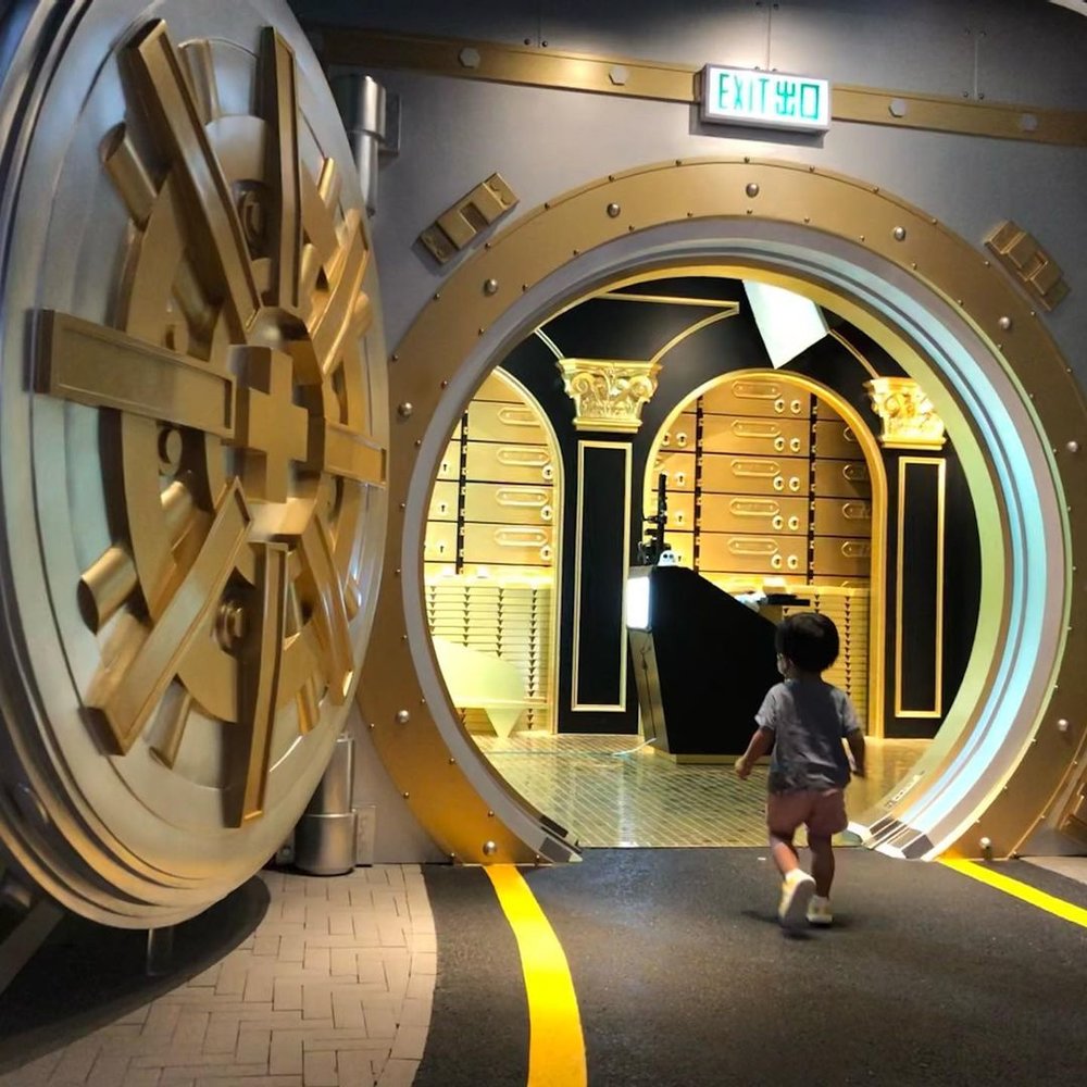 即使小朋友未懂得玩遊戲，也會被大富翁的佈景吸引。(Instagram @coen_tse)