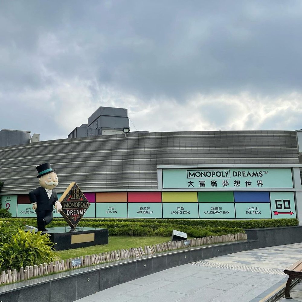 室外的天台位置也富有心思地佈置如棋盤。(Instagram @yanyannaya)