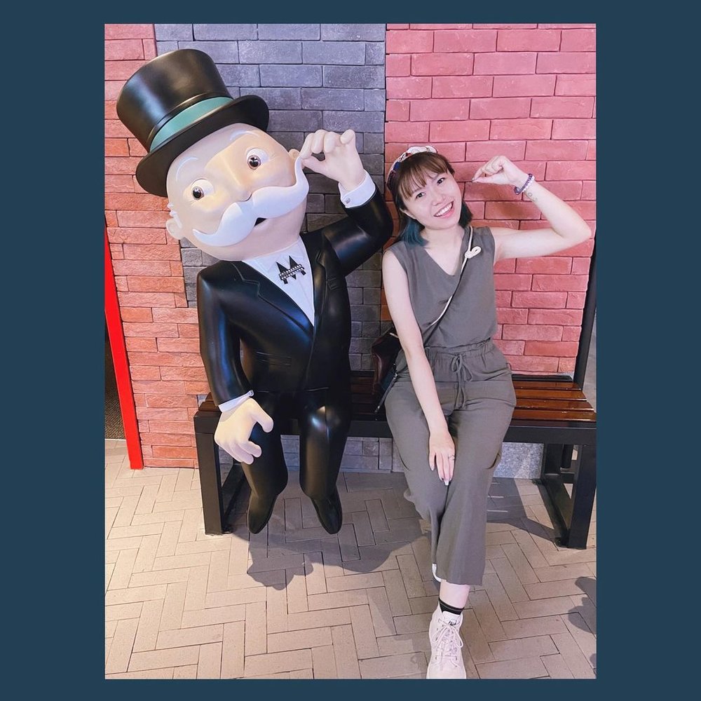 大富翁的經典造型，當然要和他合照。(Instagram @cpegk)