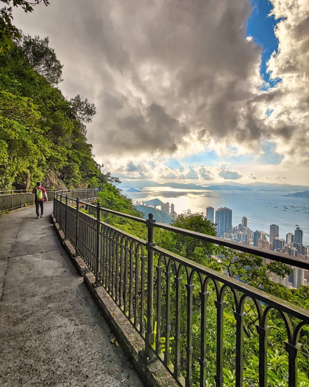 盧吉道的景色甚佳，居住在山頂的富豪明星也愛來行山。(Instagram @ joe_wildphoto)