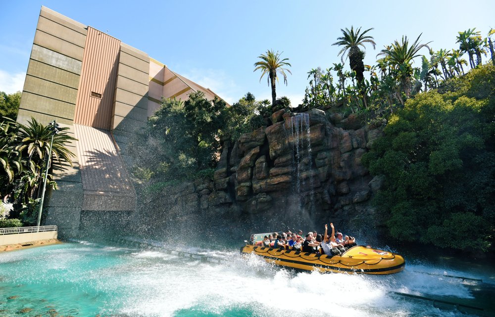 Have a splashing good time at Jurassic World™ - The Ride!