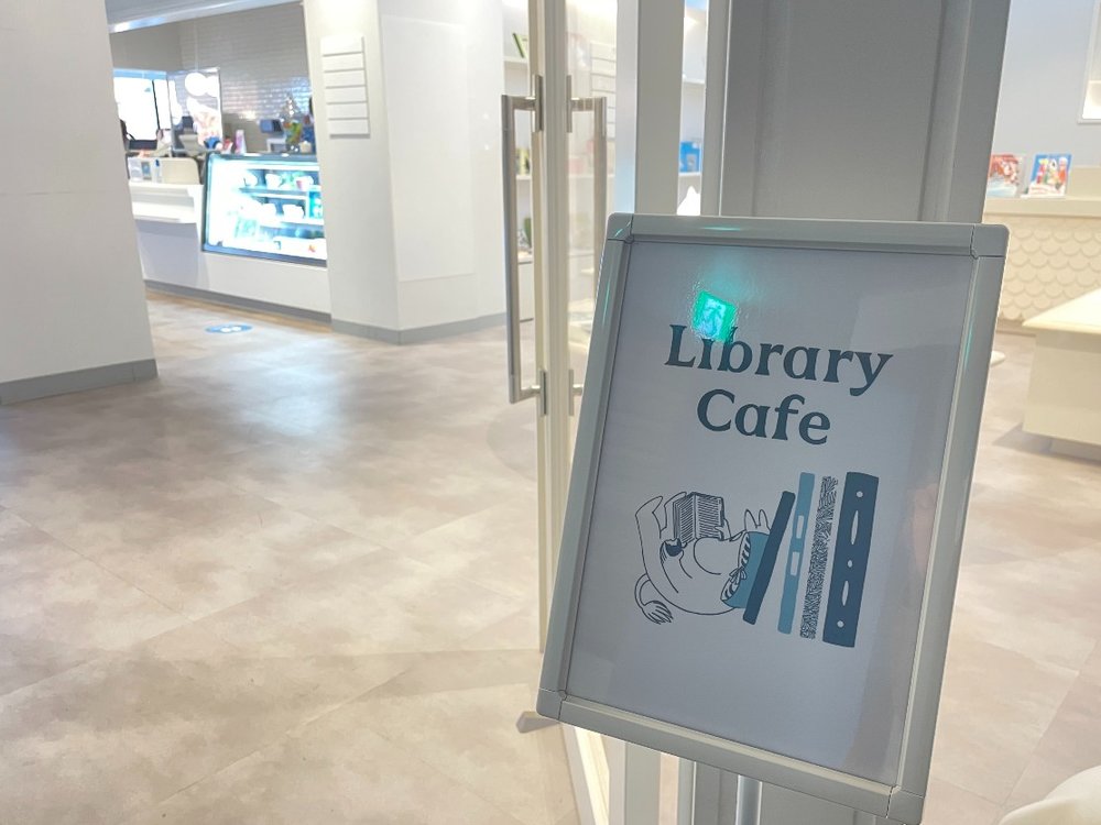 36646 ムーミン　ライブラリーカフェ　エントランス