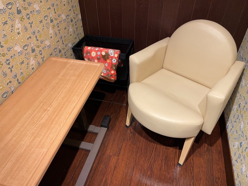 36646　ムーミンバレーパーク　授乳室　チェア