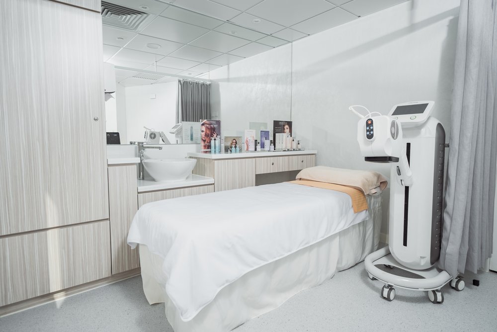 店內以黑白為主色,富有法式簡約優雅風格。