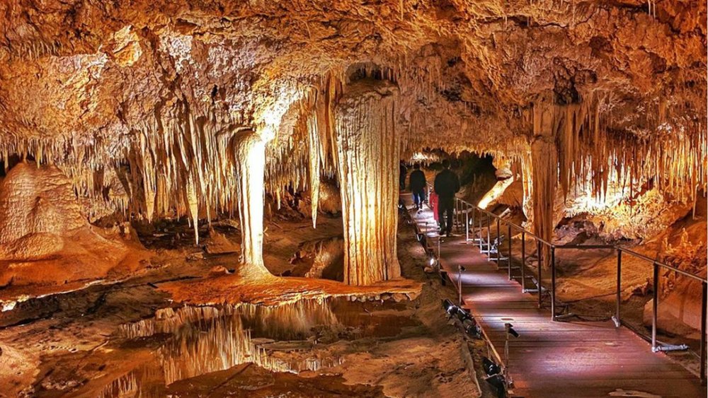 Admire the stunning stalactites at Lake Cave. Credit: @temporarybystander